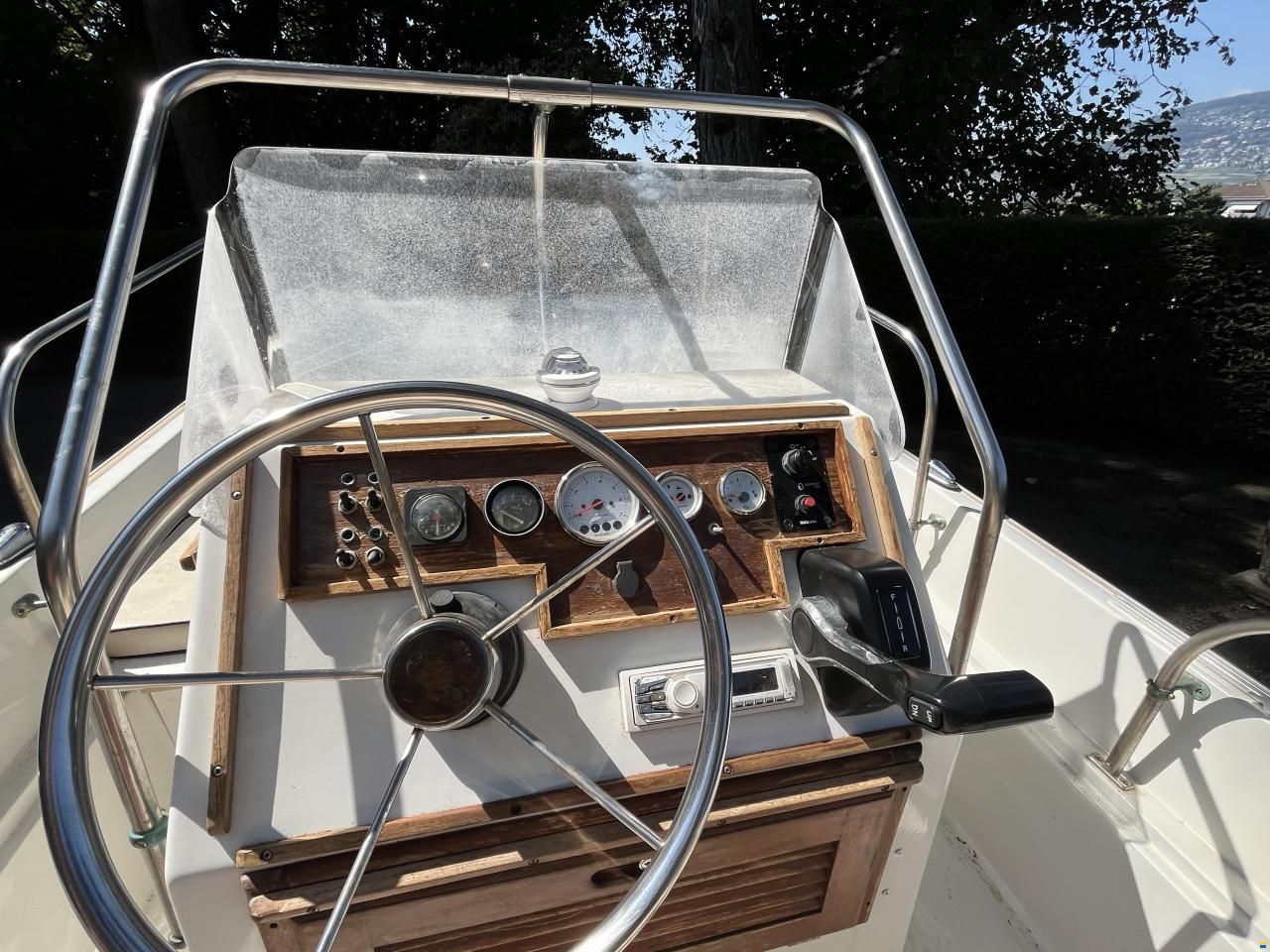 Boston Whaler Montauk 17