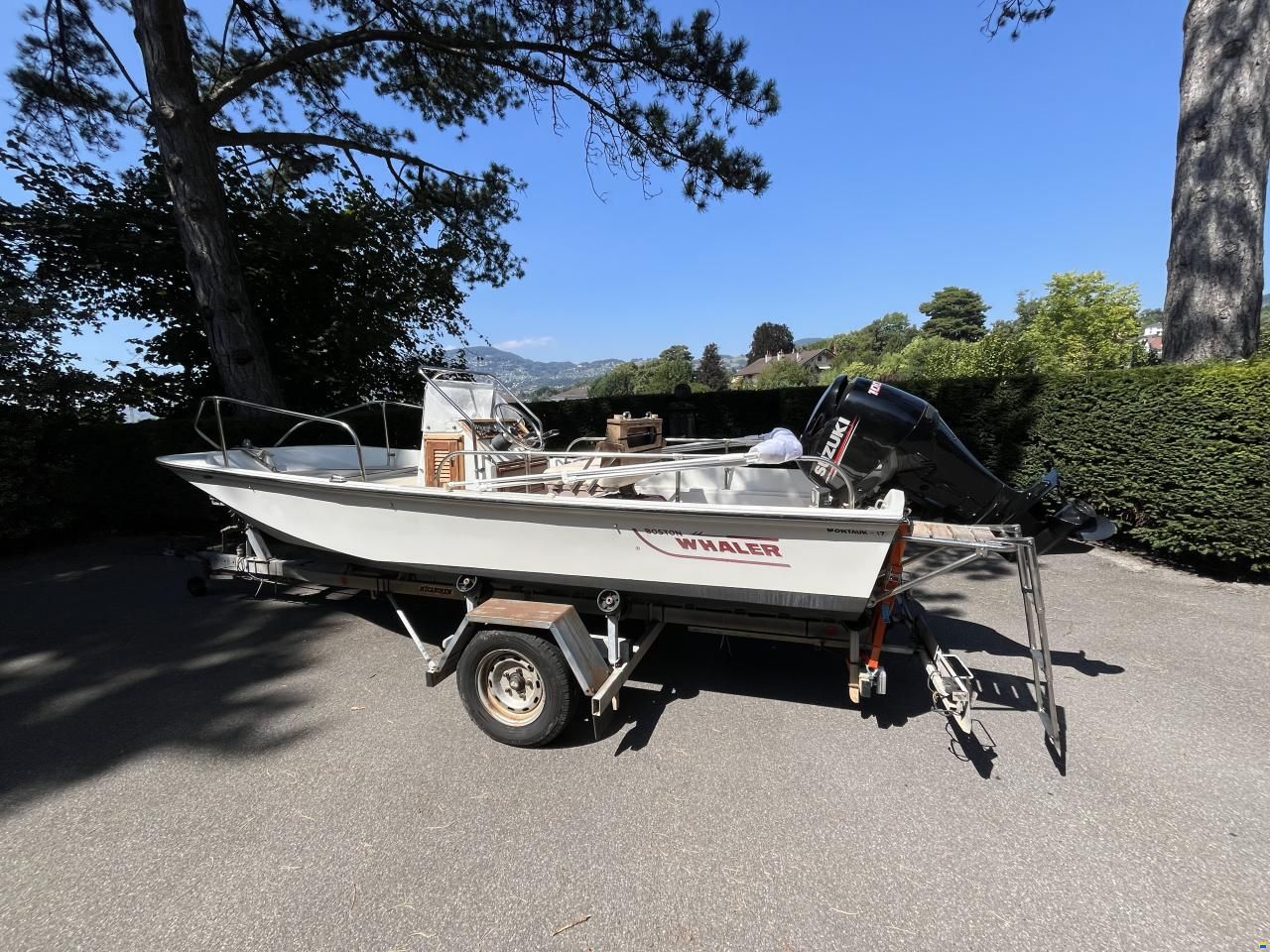 Boston Whaler Montauk 17