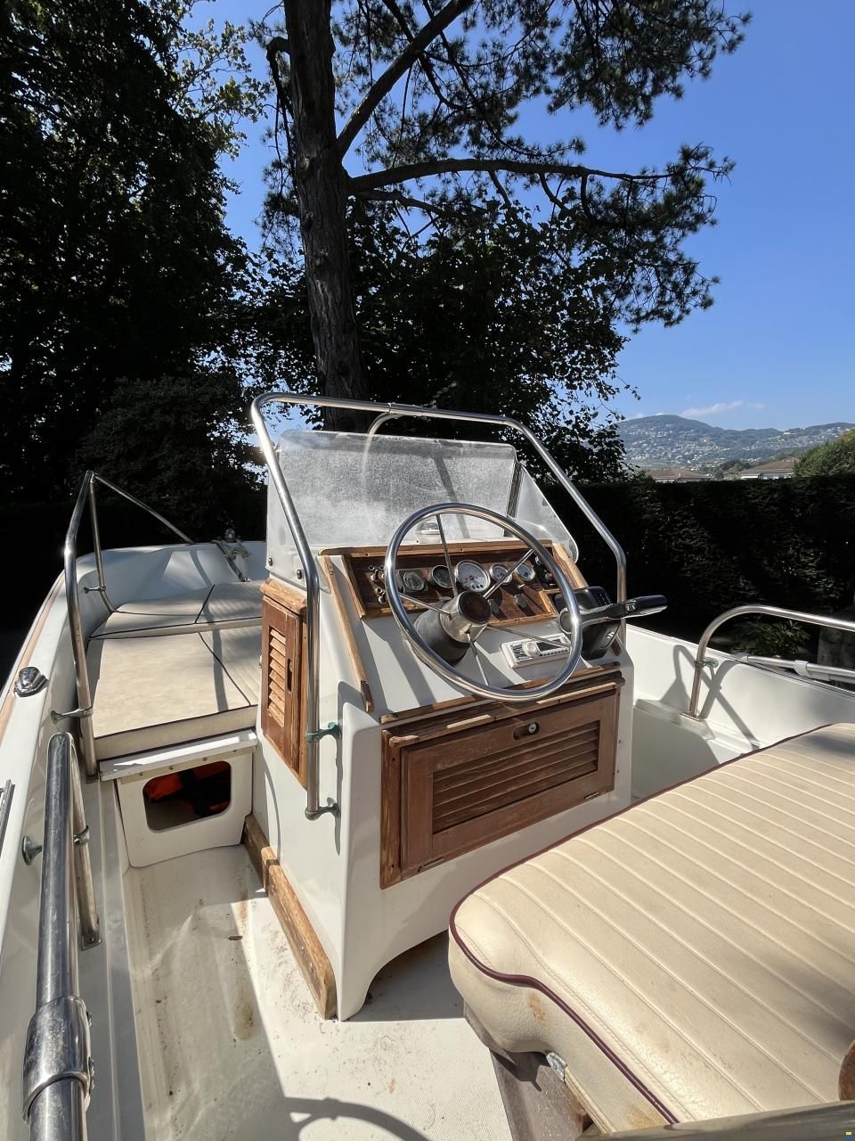 Boston Whaler Montauk 17