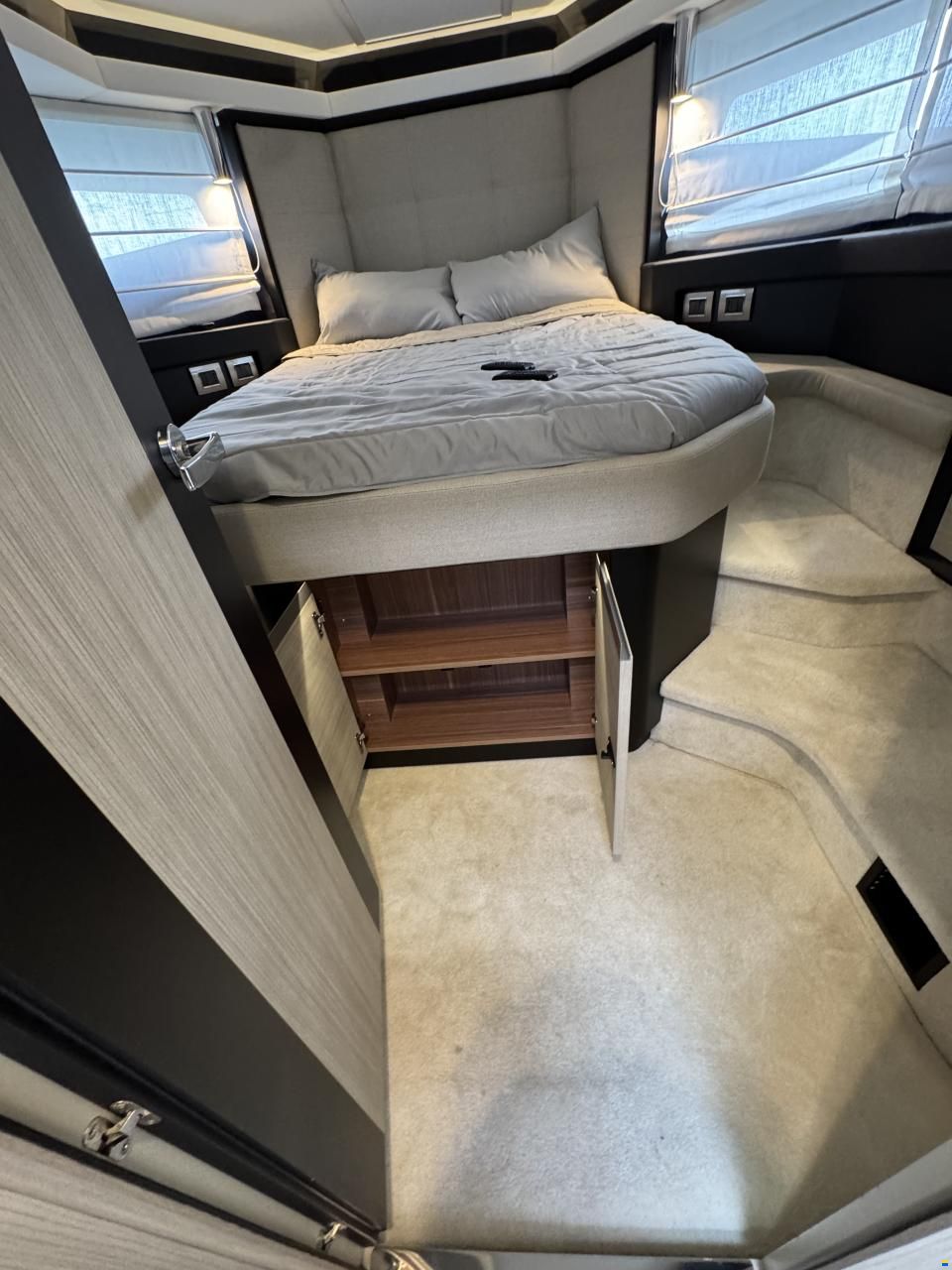 Cranchi E52S
