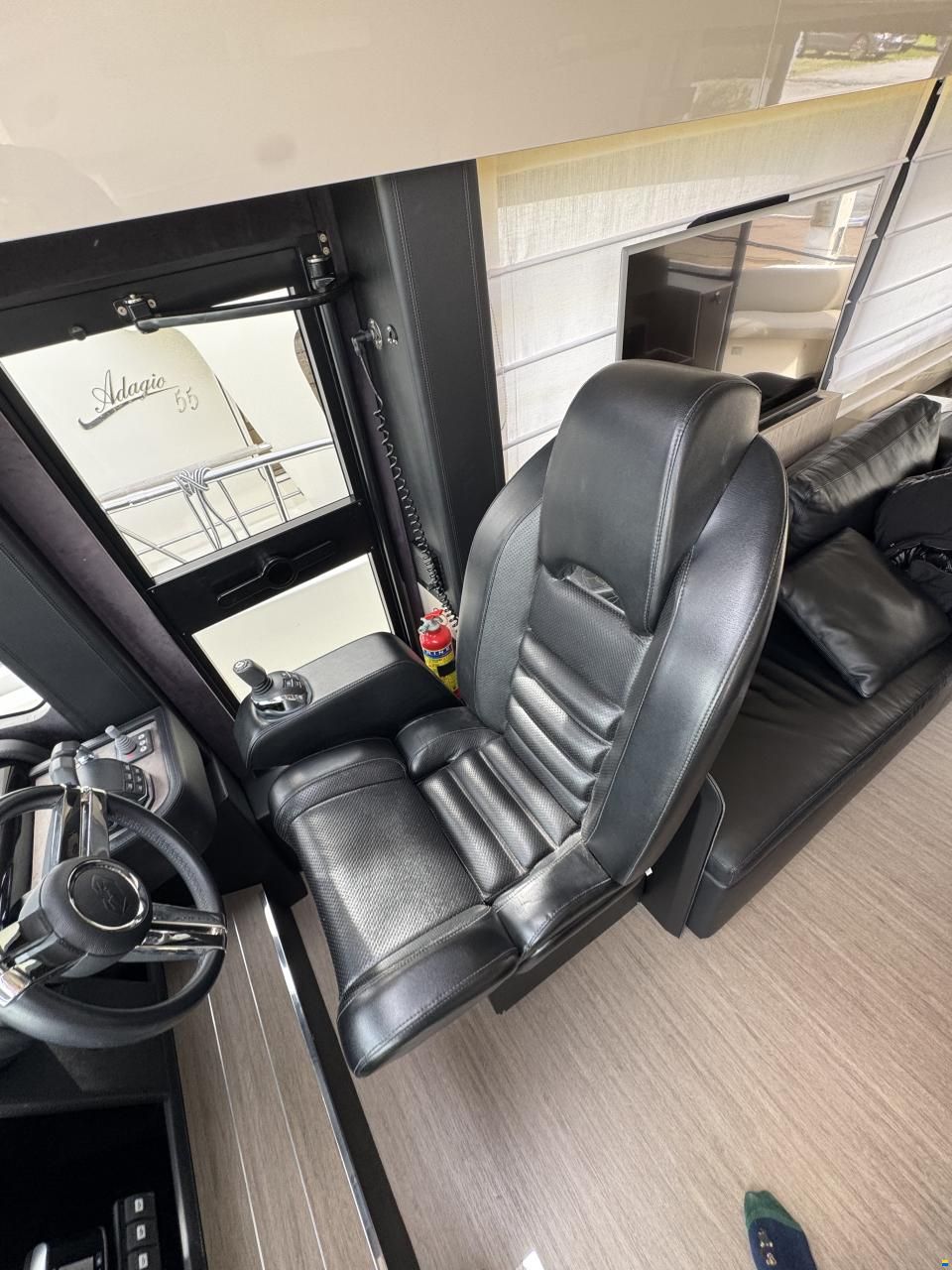 Cranchi E52S