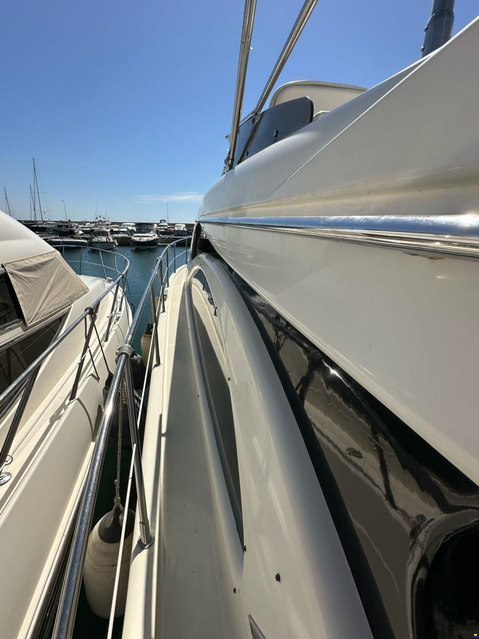 Azimut 46