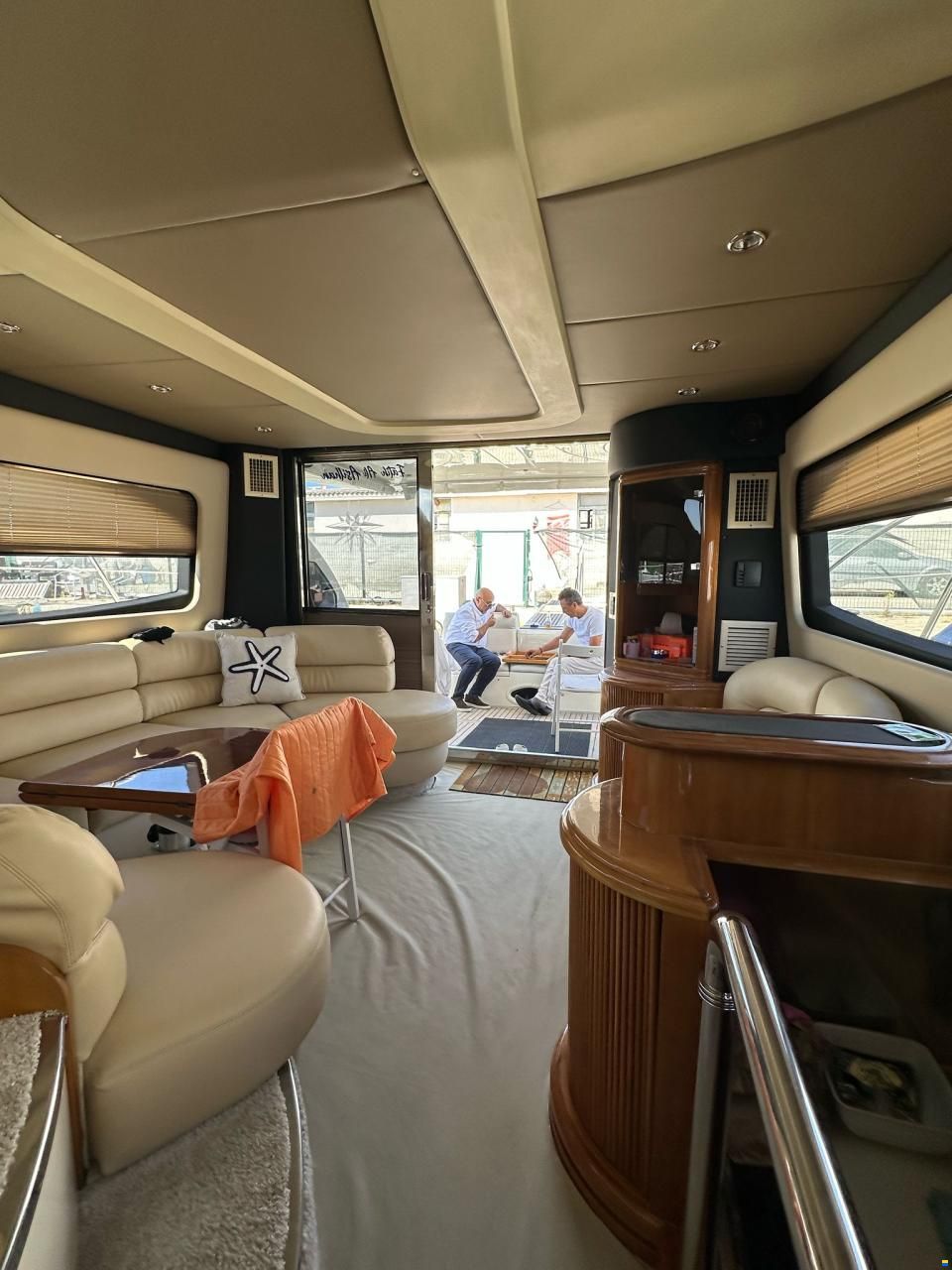 Azimut 46