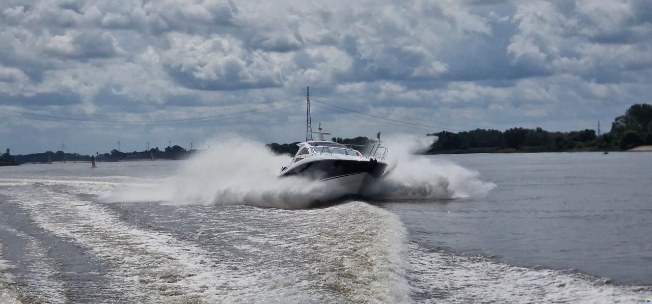Sunseeker Predator 55