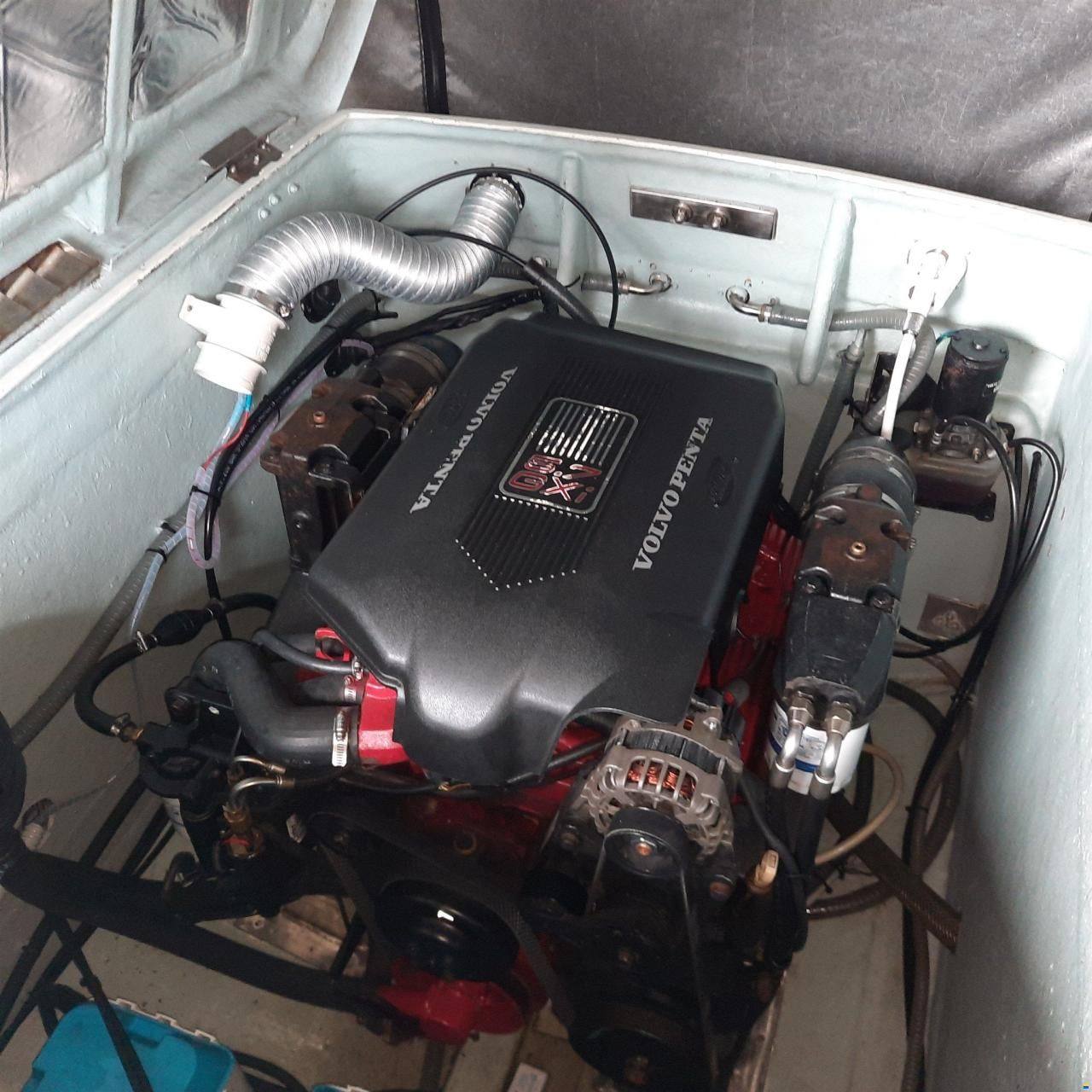 Trimarine 770  Cabin