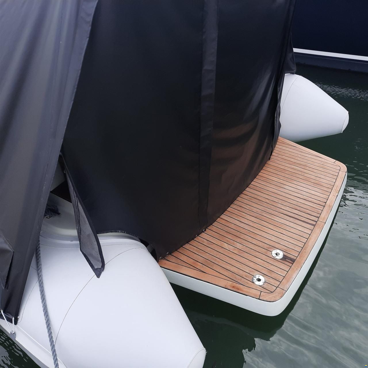 Trimarine 770  Cabin