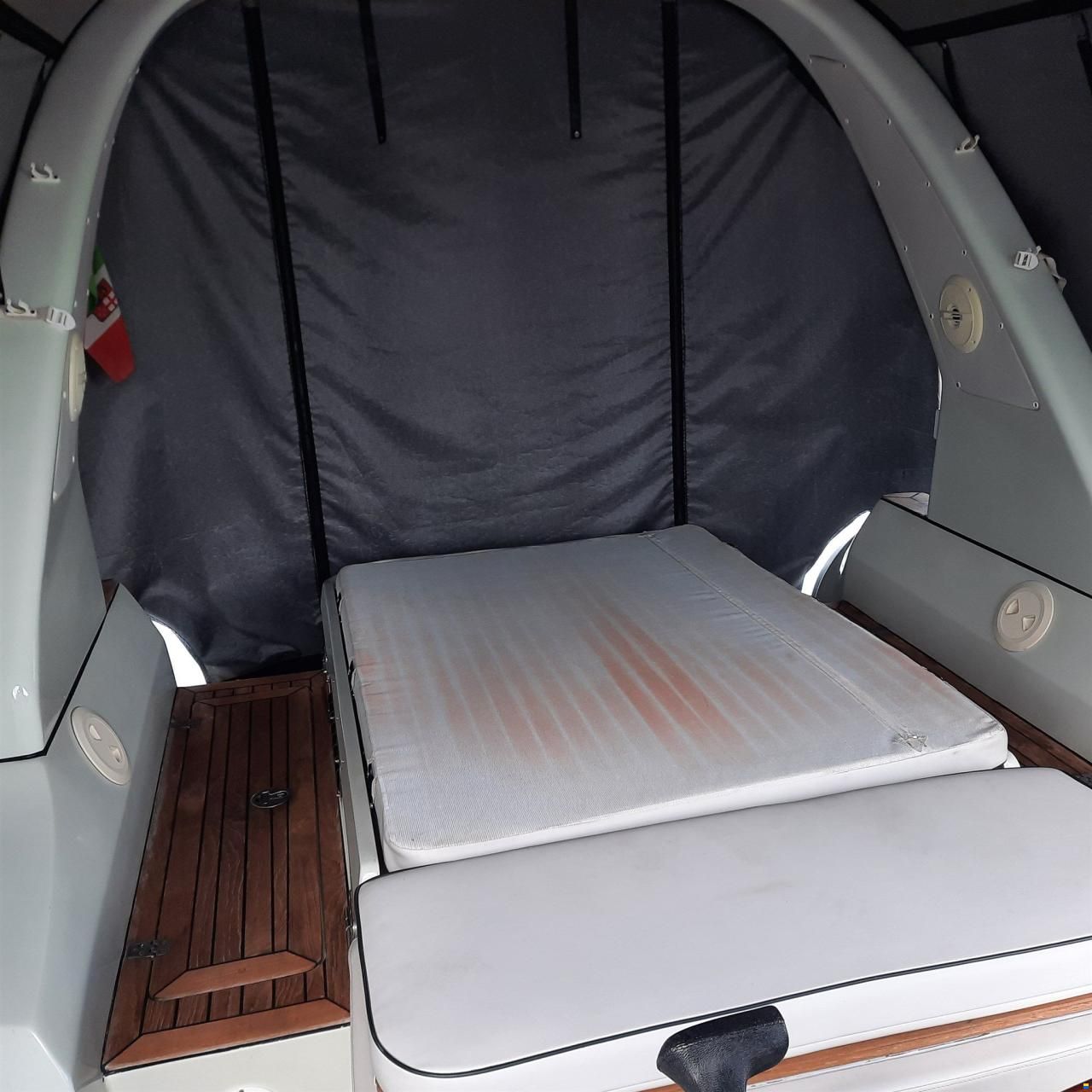 Trimarine 770  Cabin