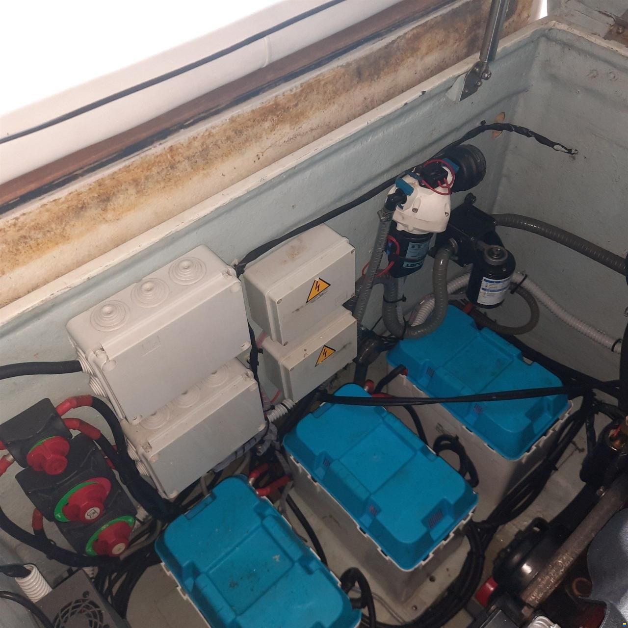 Trimarine 770  Cabin