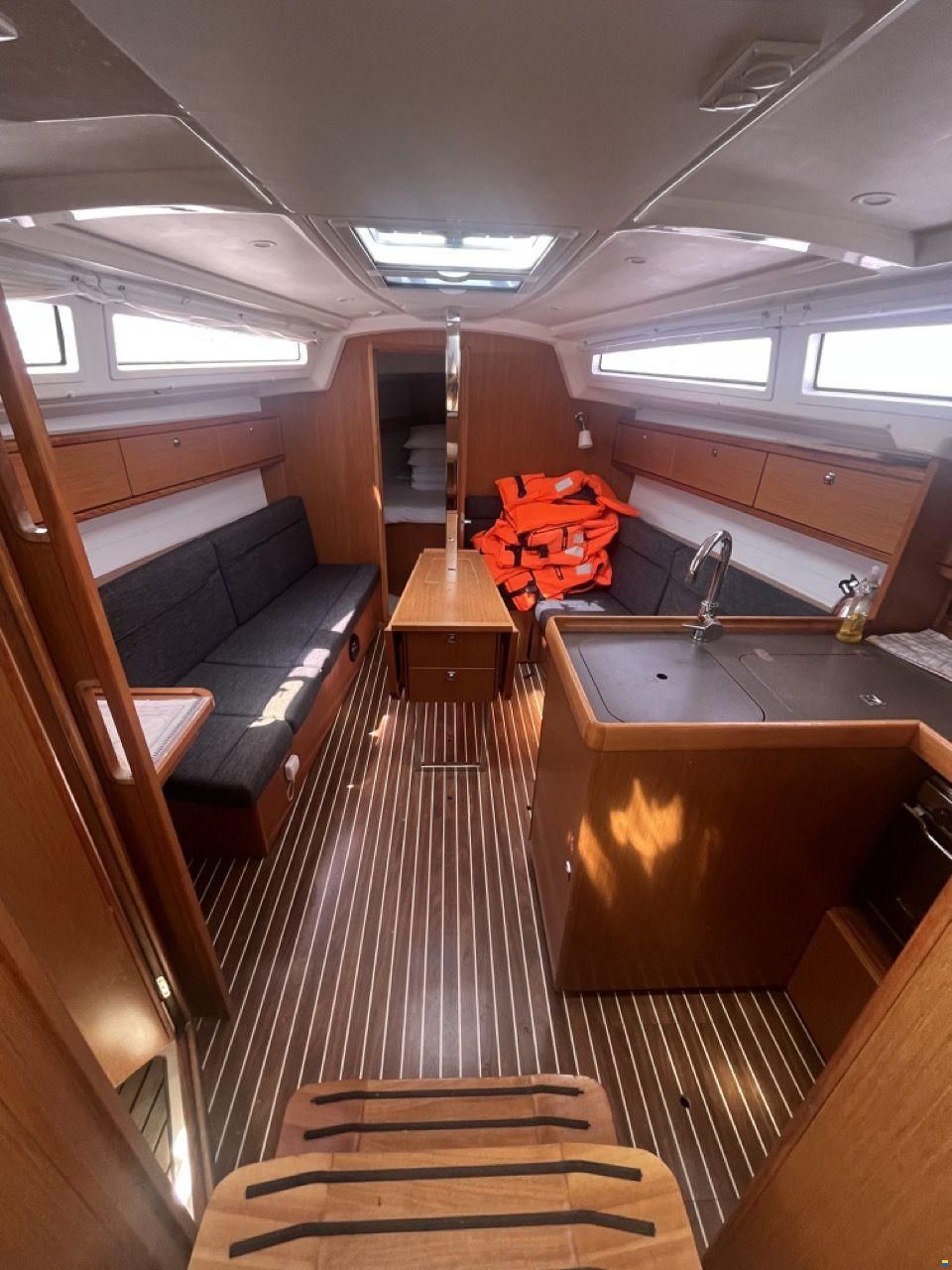 Bavaria 33 crusier