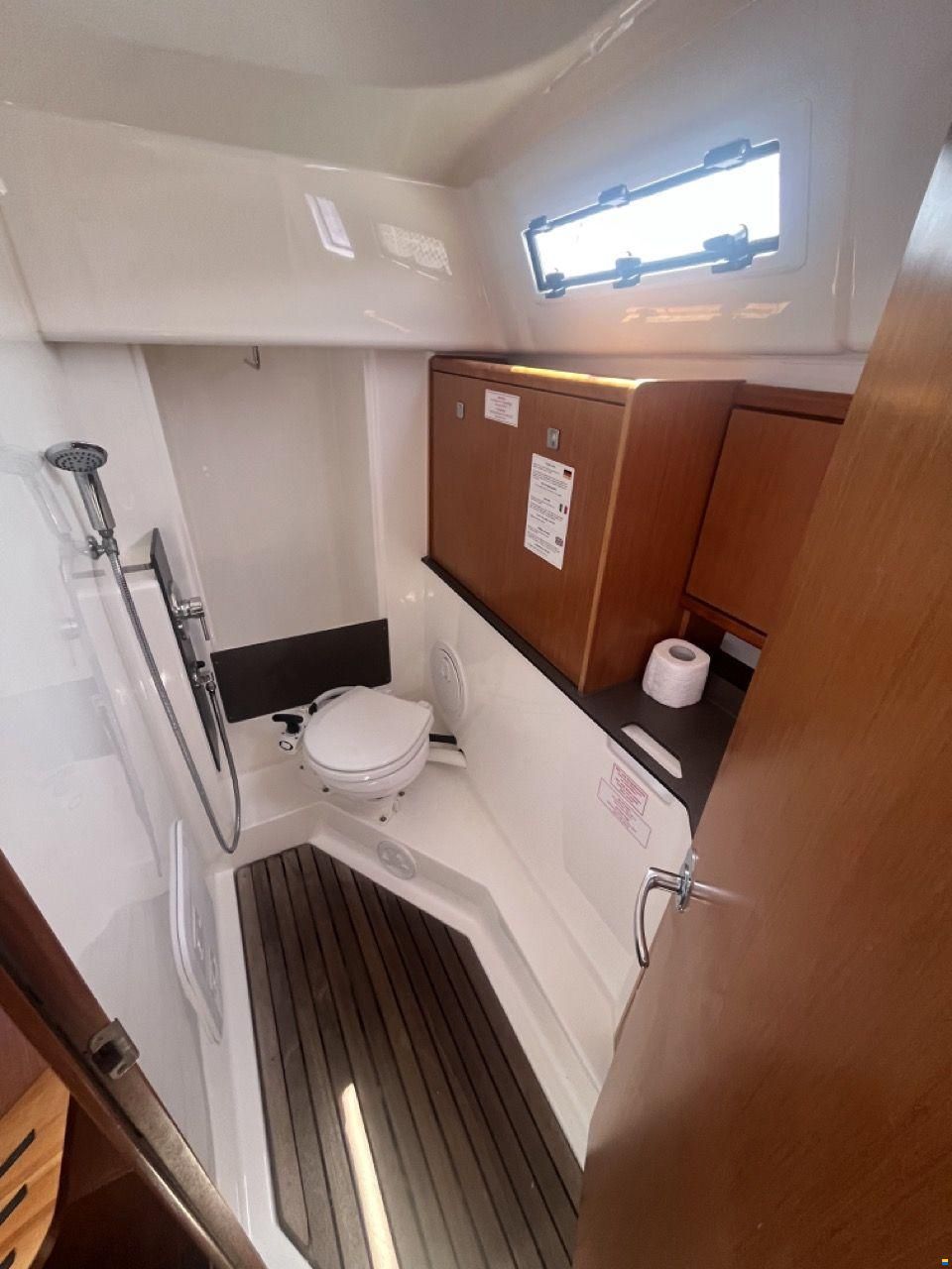 Bavaria 33 crusier