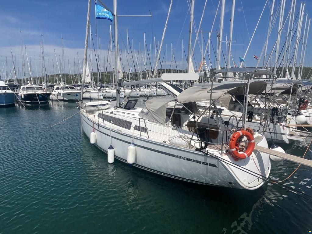 Bavaria 33 crusier
