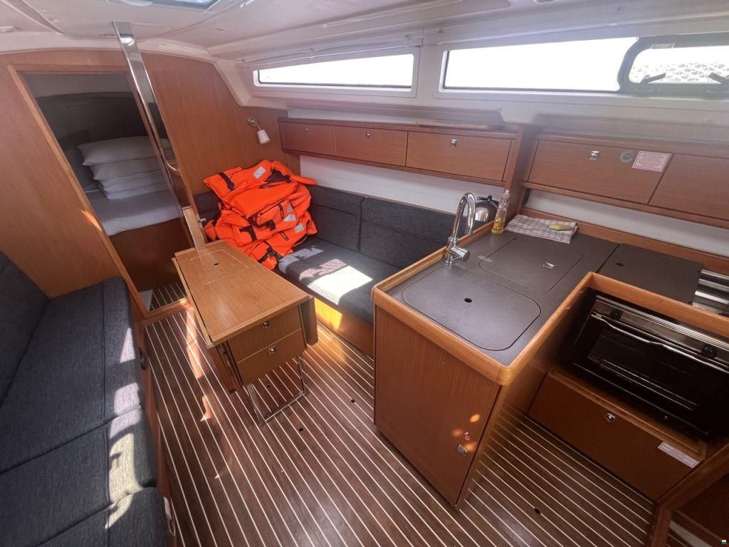 Bavaria 33 crusier