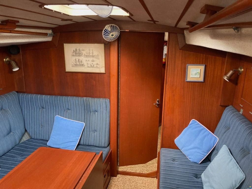 Hallberg-Rassy 352