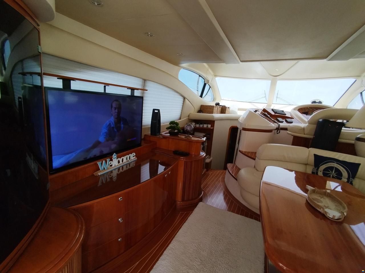 Azimut 46