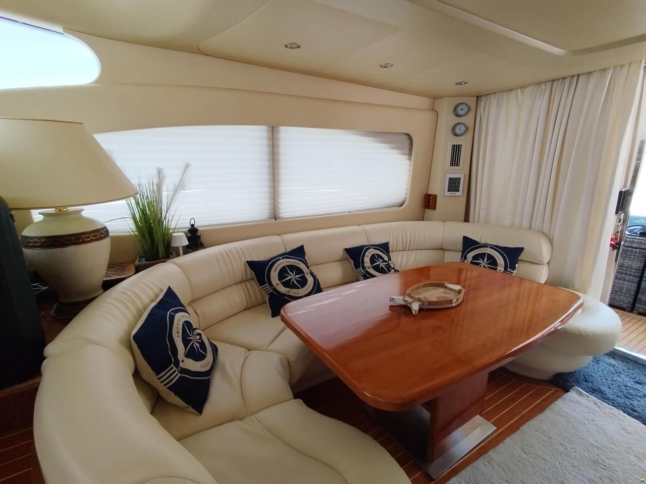 Azimut 46