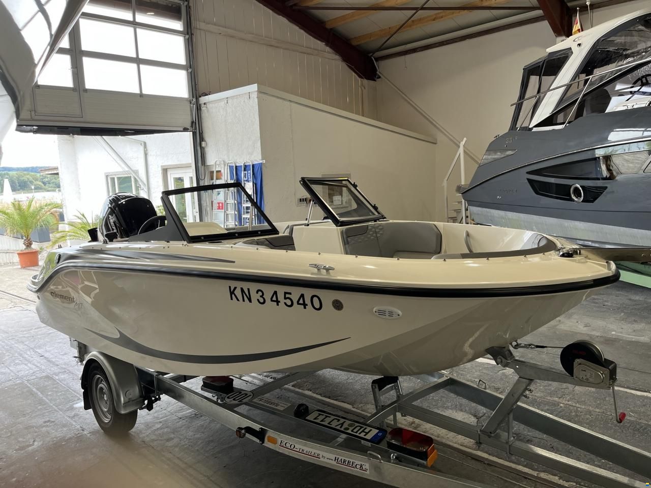 Bayliner Element M17