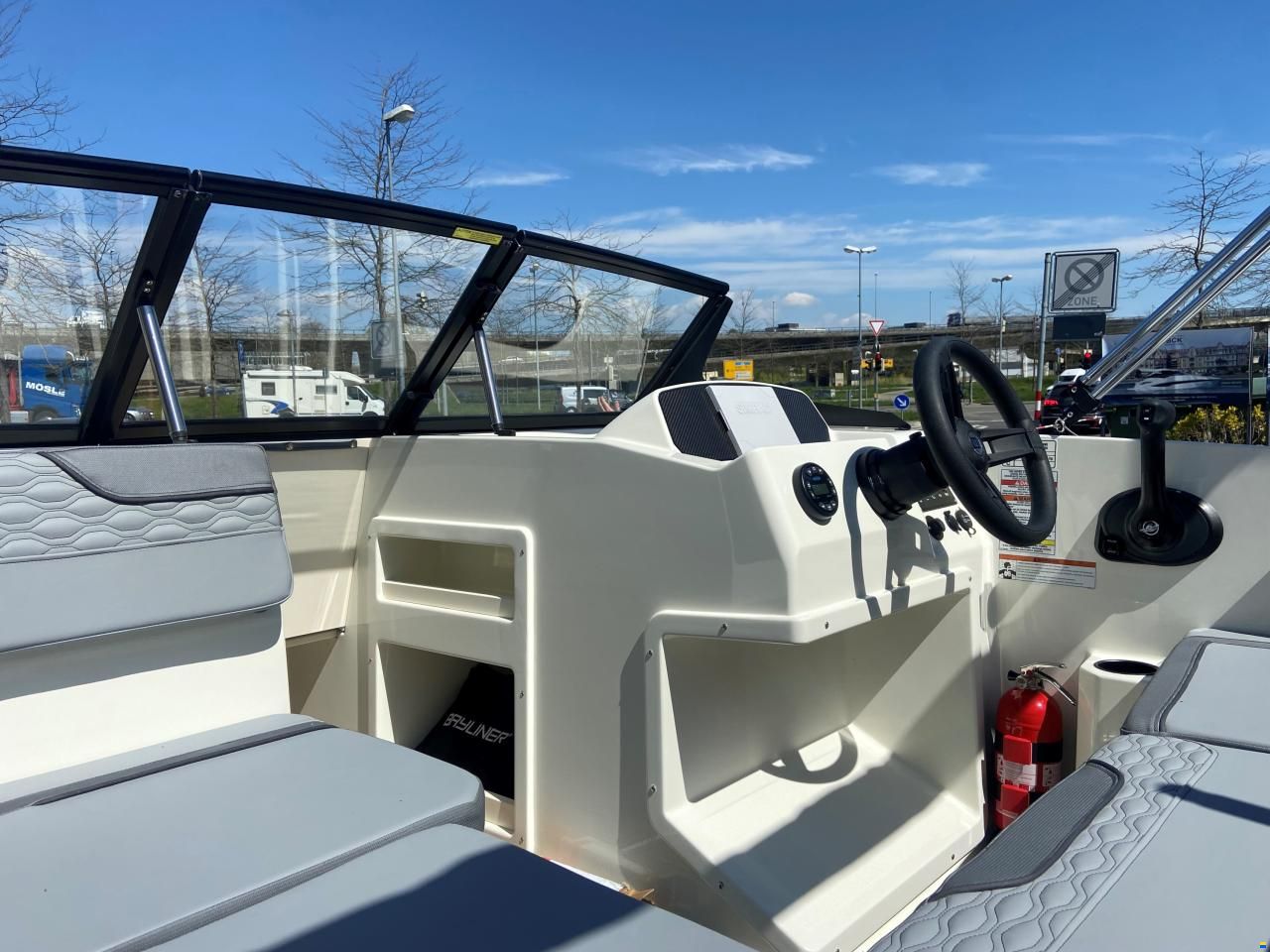 Bayliner Element M17