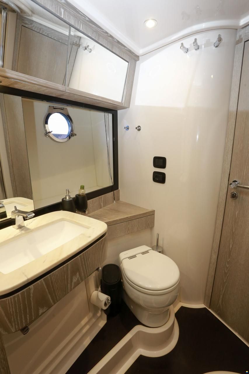 Azimut Magellano 53
