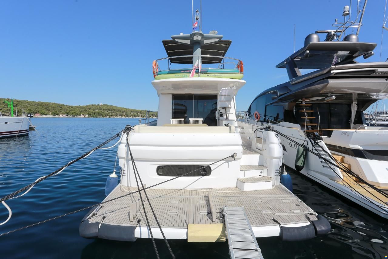 Azimut Magellano 53
