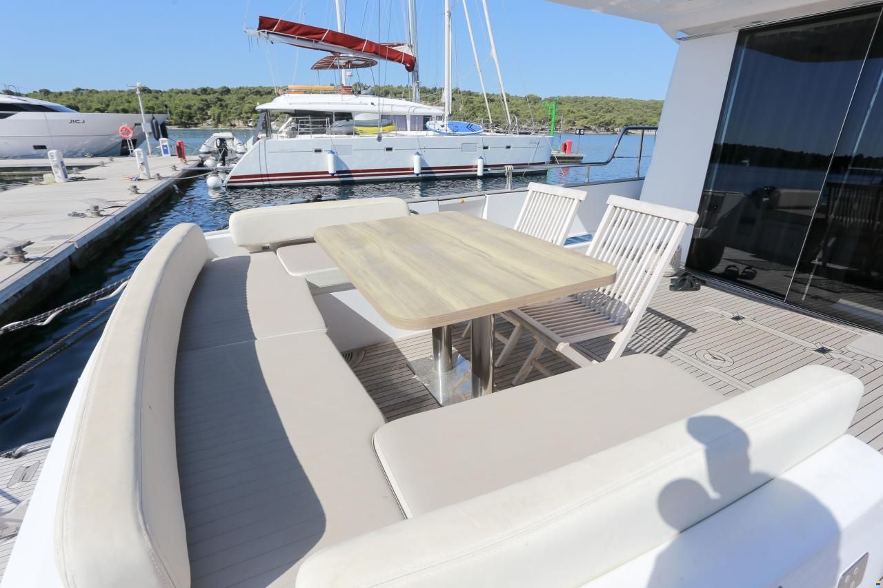 Azimut Magellano 53