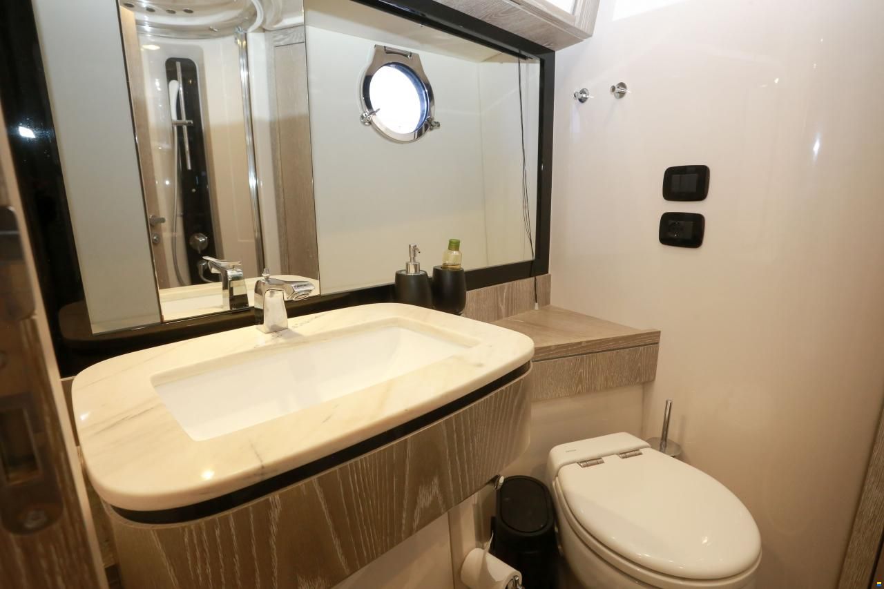 Azimut Magellano 53