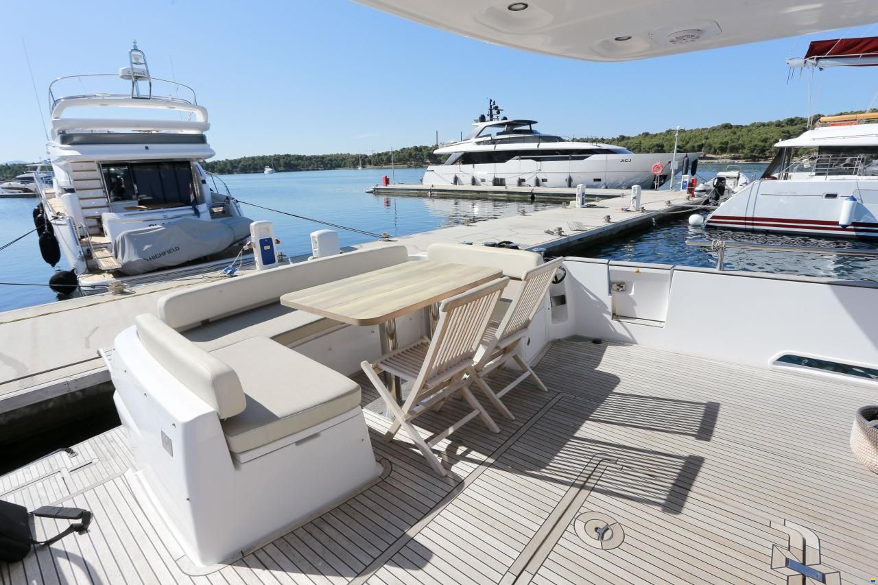 Azimut Magellano 53