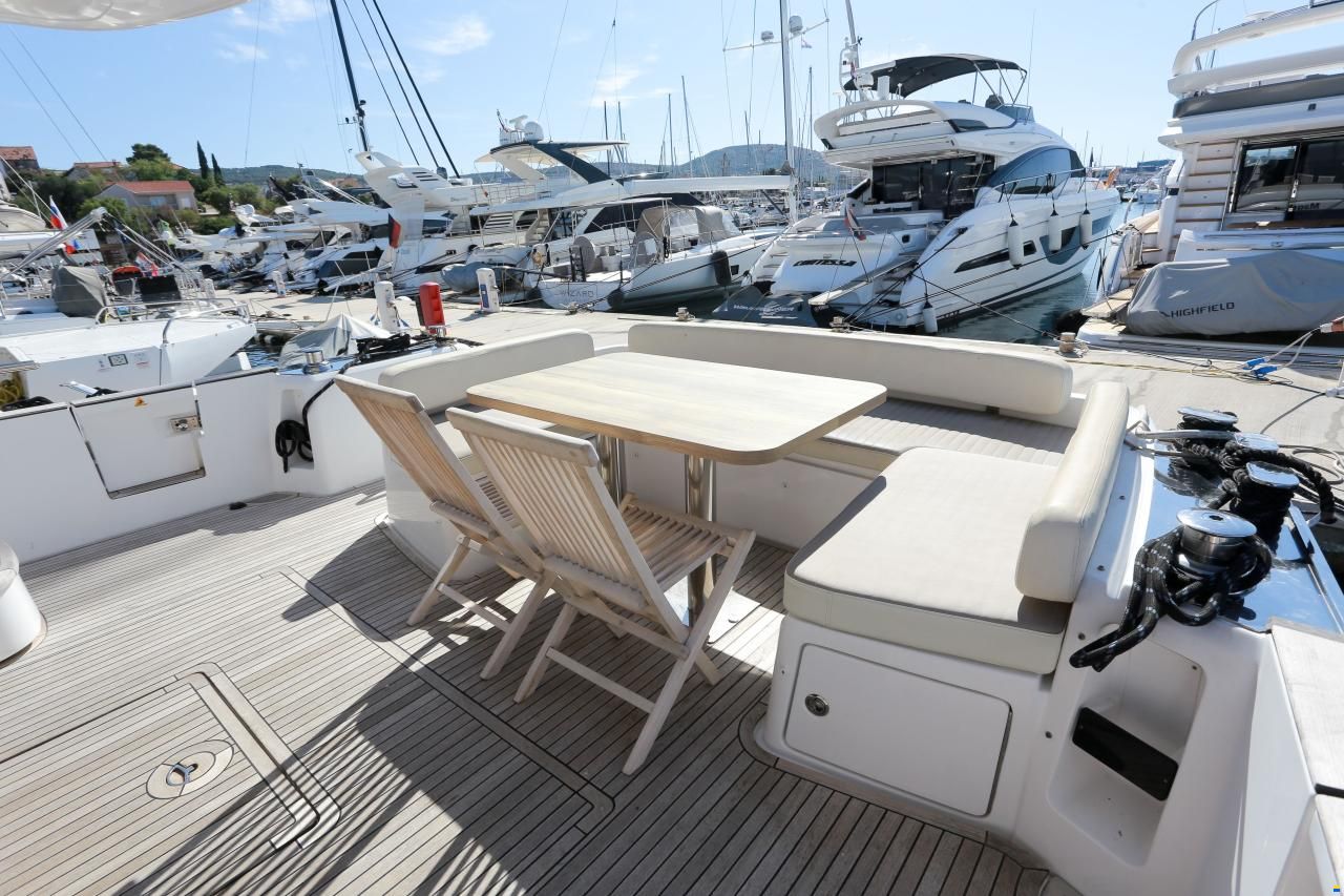 Azimut Magellano 53