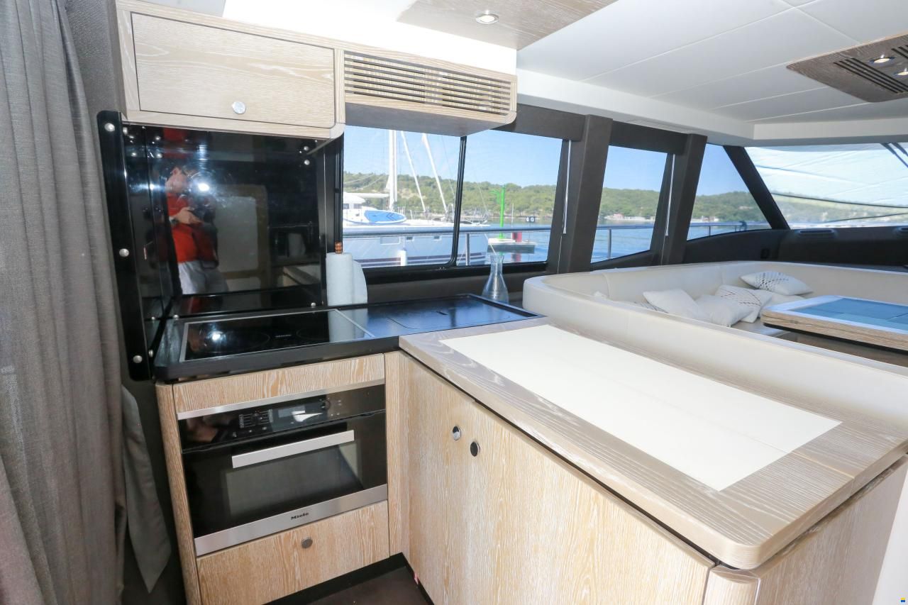 Azimut Magellano 53
