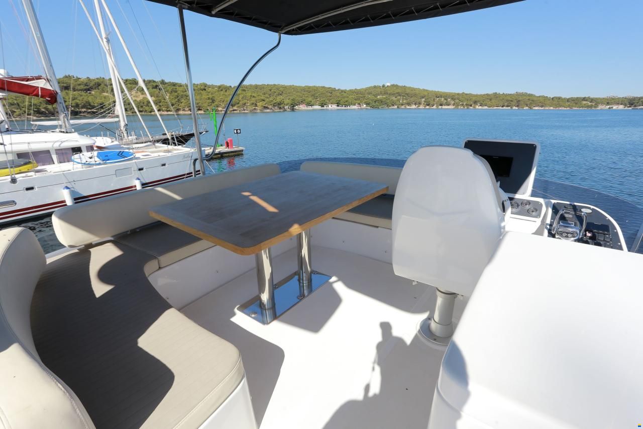 Azimut Magellano 53