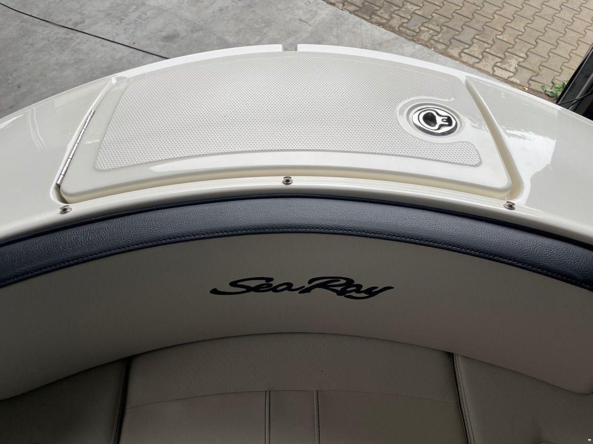 Sea Ray 210 SPXE
