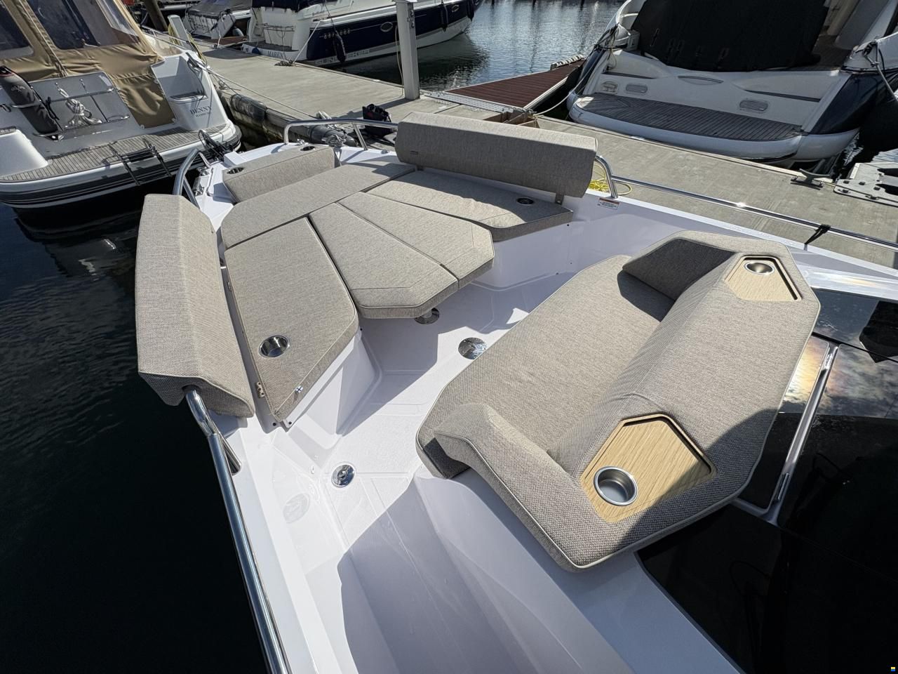 Axopar 29 XC Cross Cabin