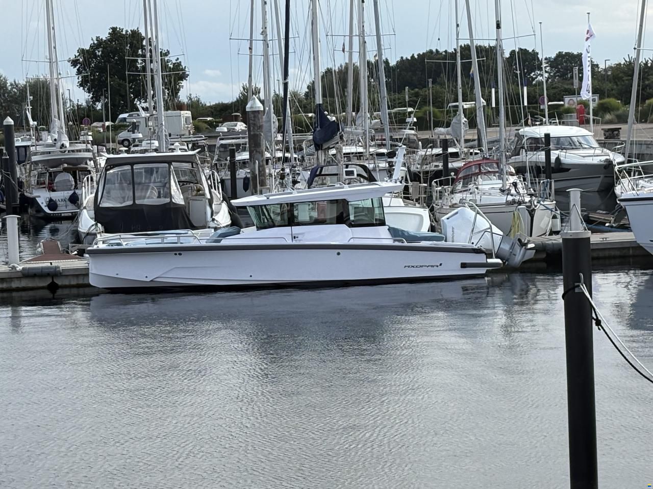 Axopar 29 XC Cross Cabin