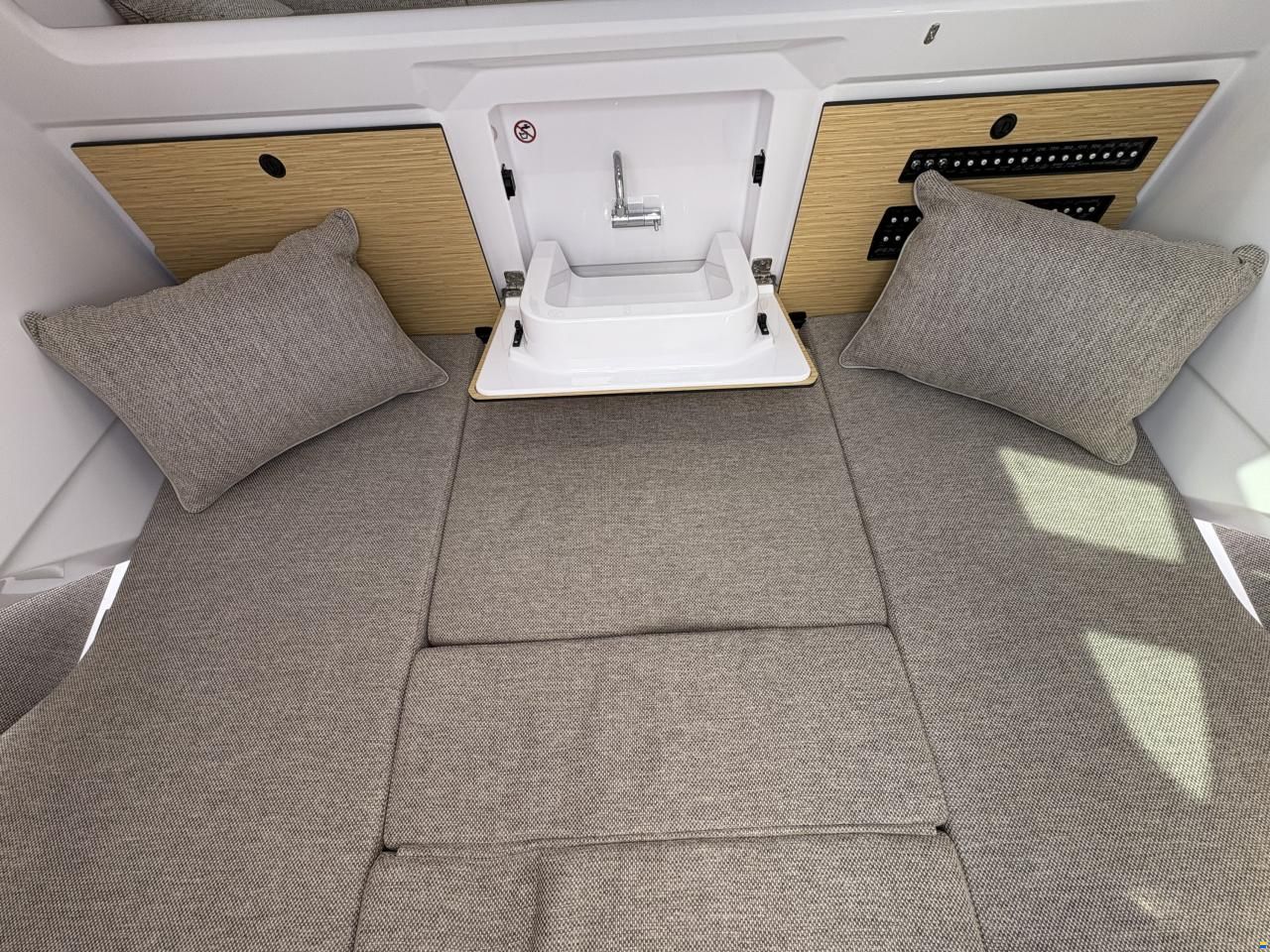 Axopar 29 XC Cross Cabin