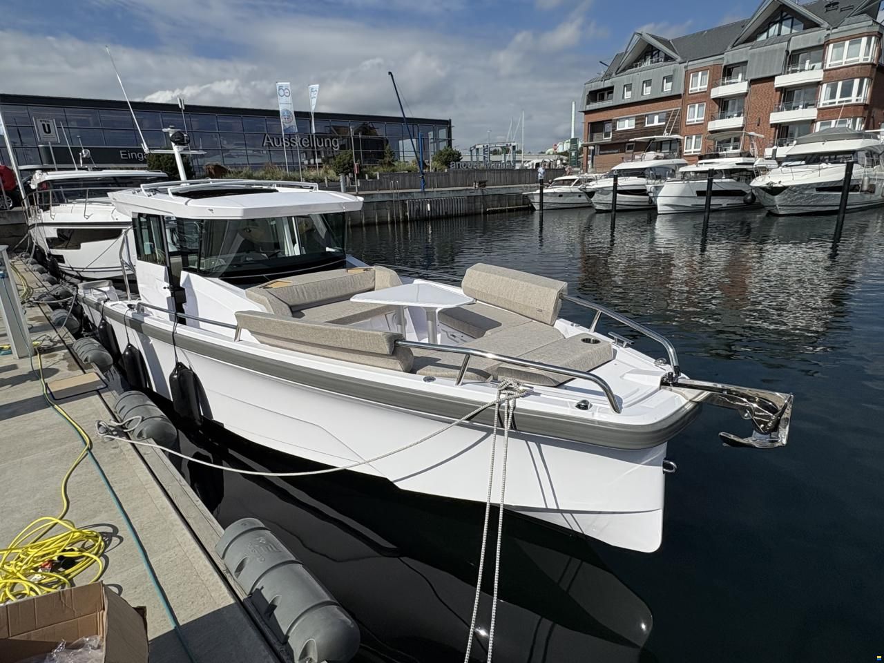 Axopar 29 XC Cross Cabin