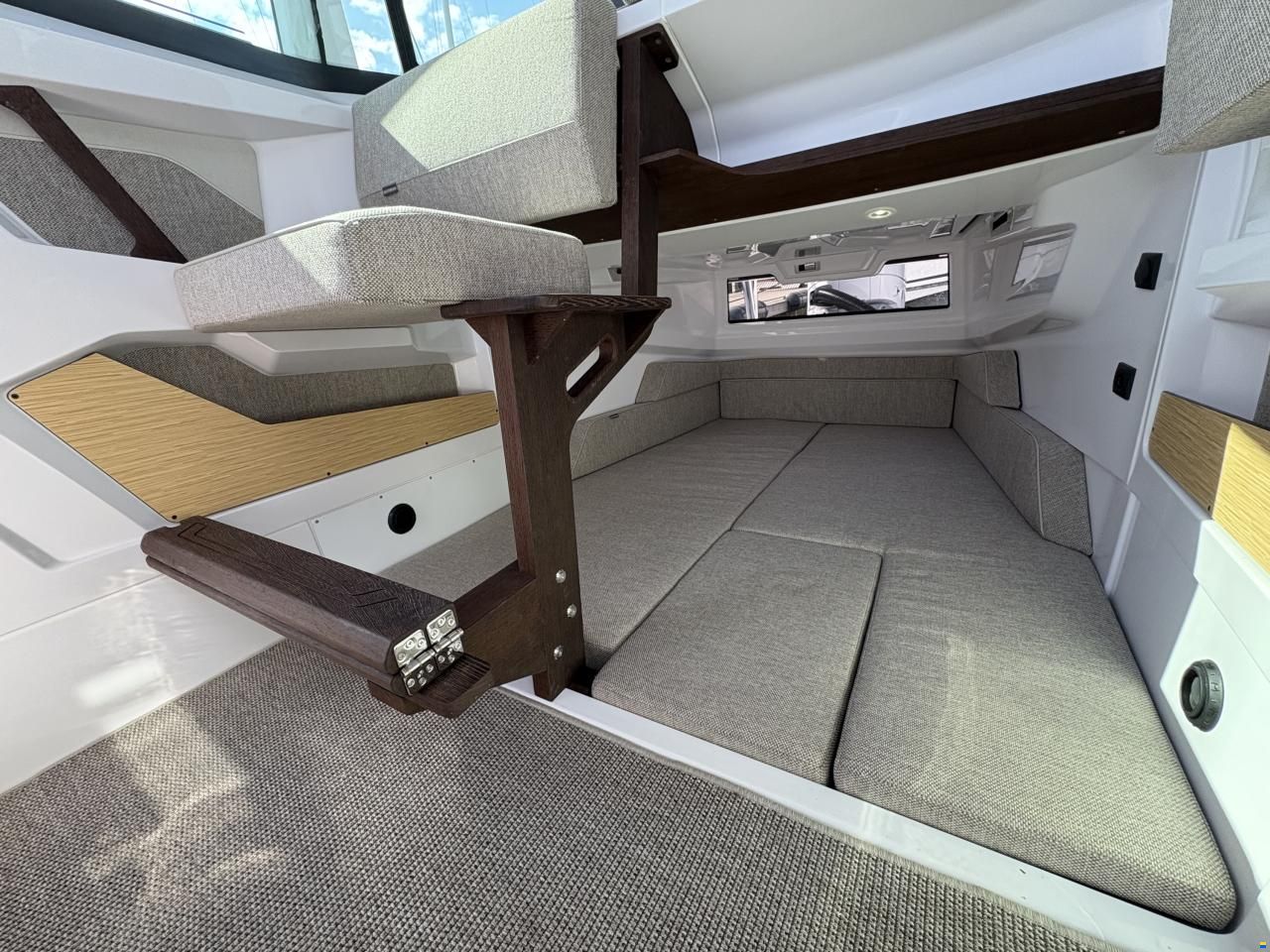 Axopar 29 XC Cross Cabin