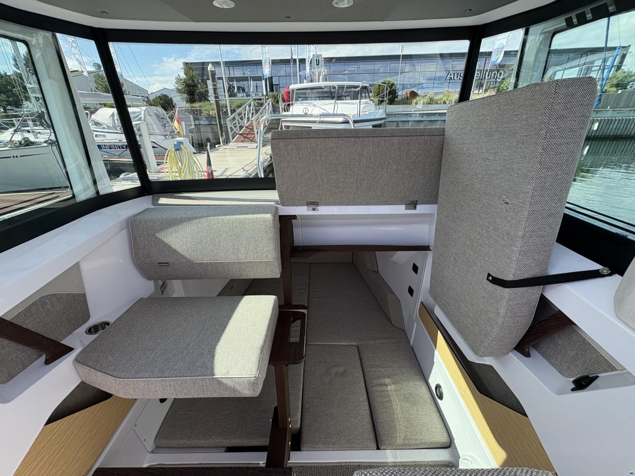 Axopar 29 XC Cross Cabin