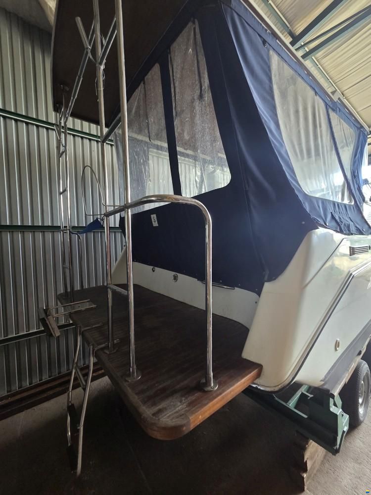 Rinker Fiesta Vee 260