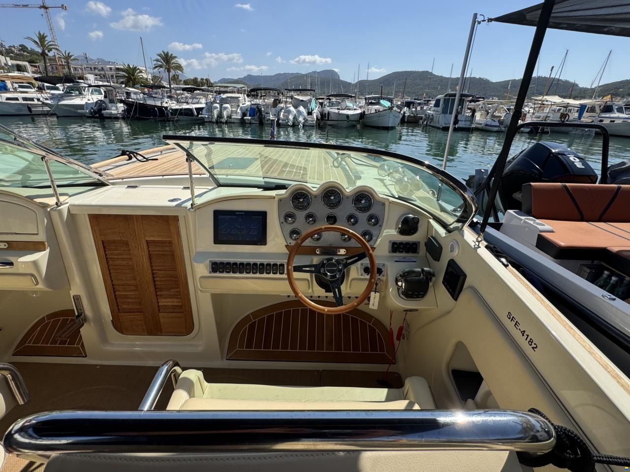 Chris Craft Corsair 28