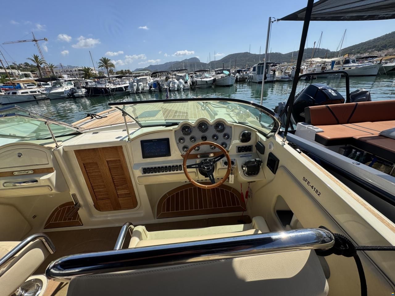 Chris Craft Corsair 28