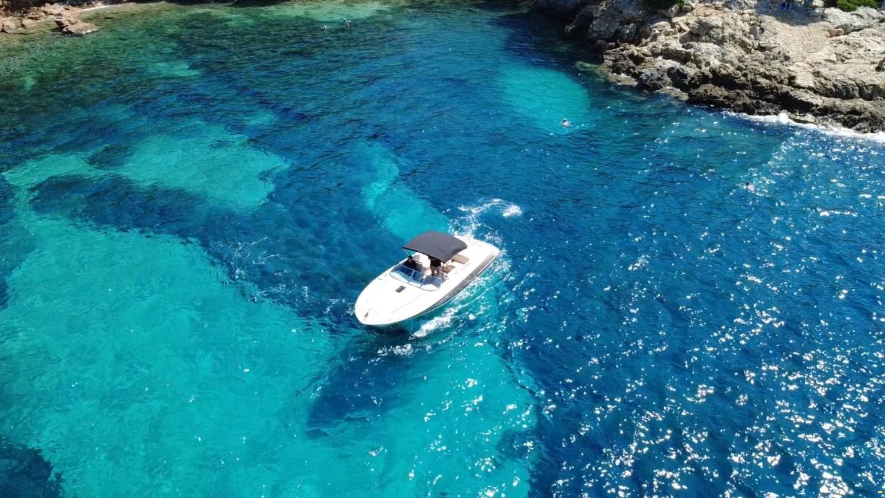 Chris Craft Corsair 28