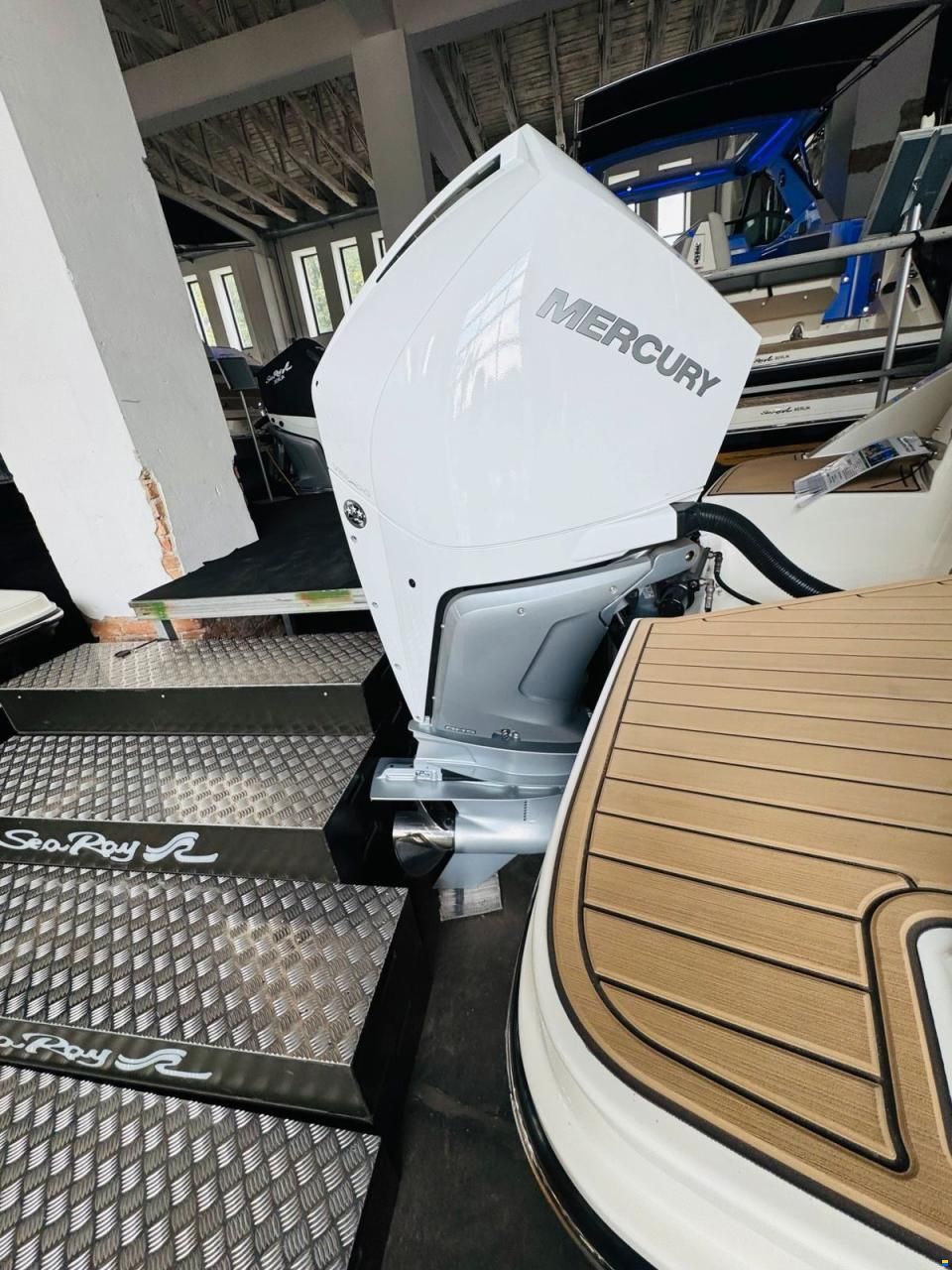 Sea Ray 230 SUNSPORT