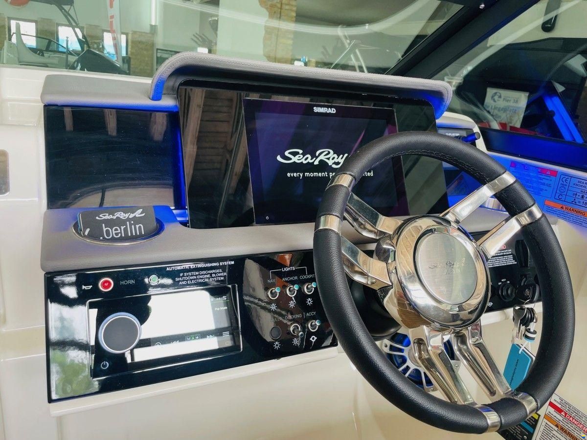 Sea Ray ISOTTA Sea Ray Berlin Lenkrad