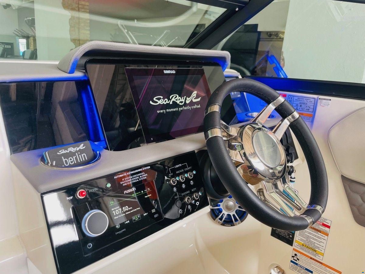 Sea Ray ISOTTA Sea Ray Berlin Lenkrad