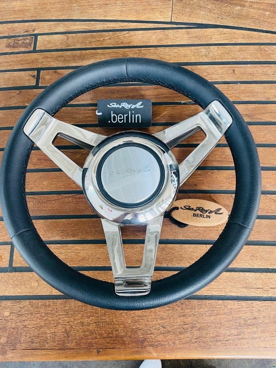 Sea Ray ISOTTA Sea Ray Berlin Lenkrad