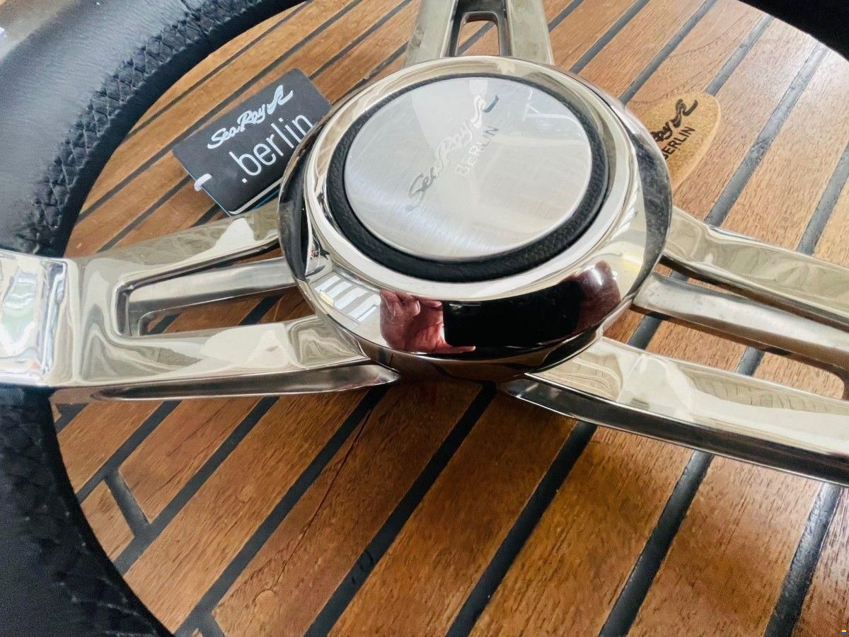 Sea Ray ISOTTA Sea Ray Berlin Lenkrad