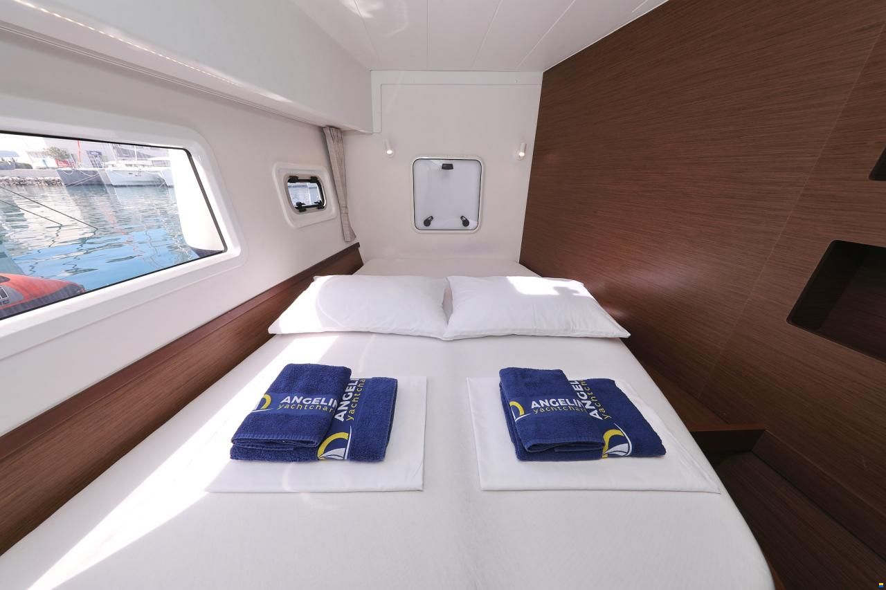 Lagoon 42
