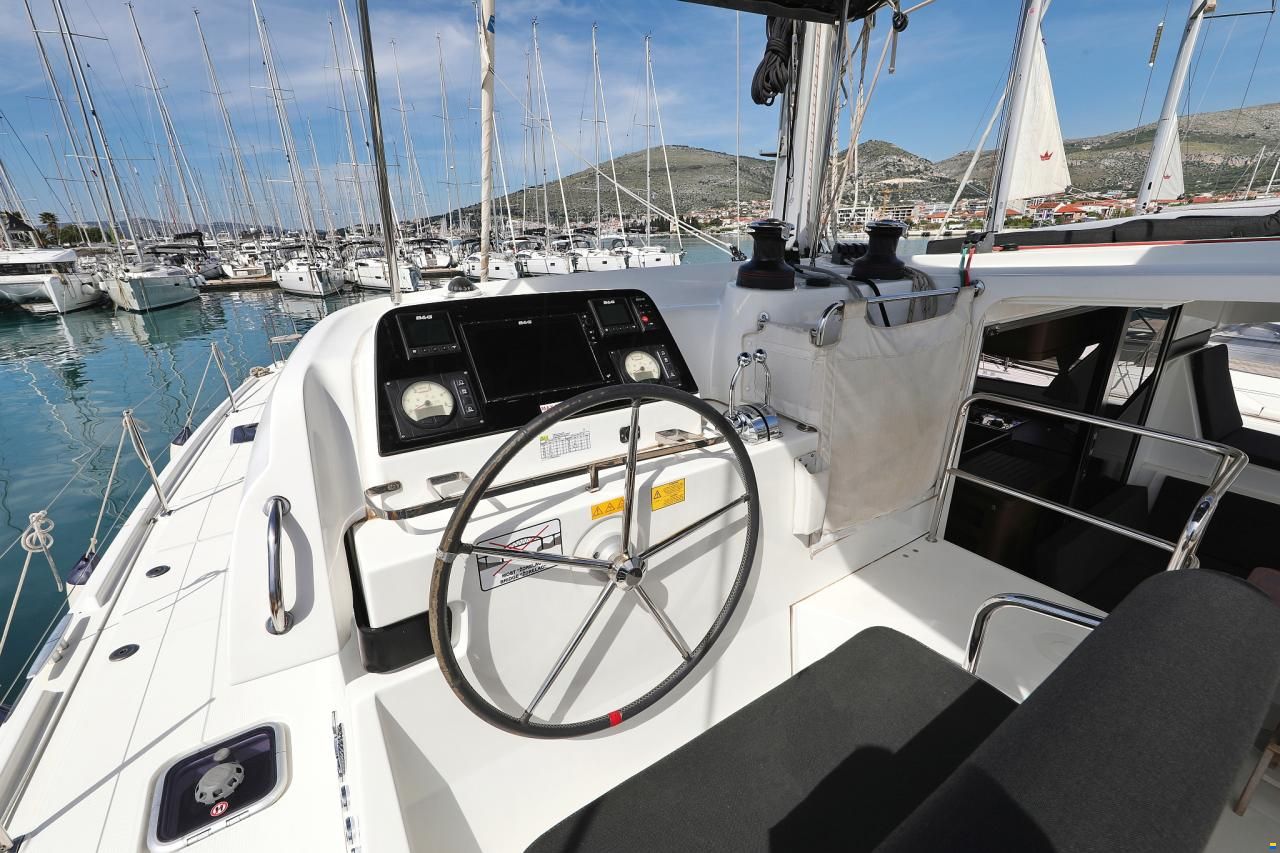 Lagoon 42
