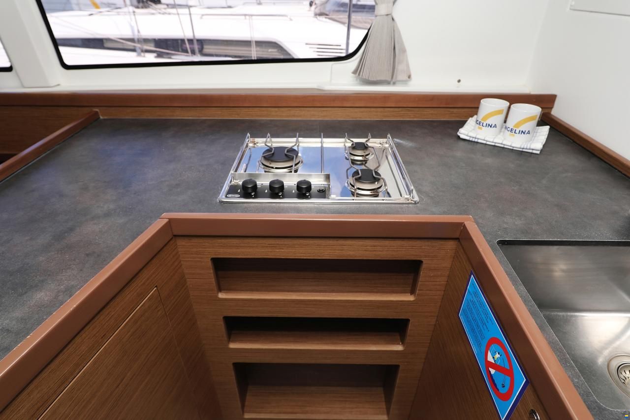 Lagoon 42