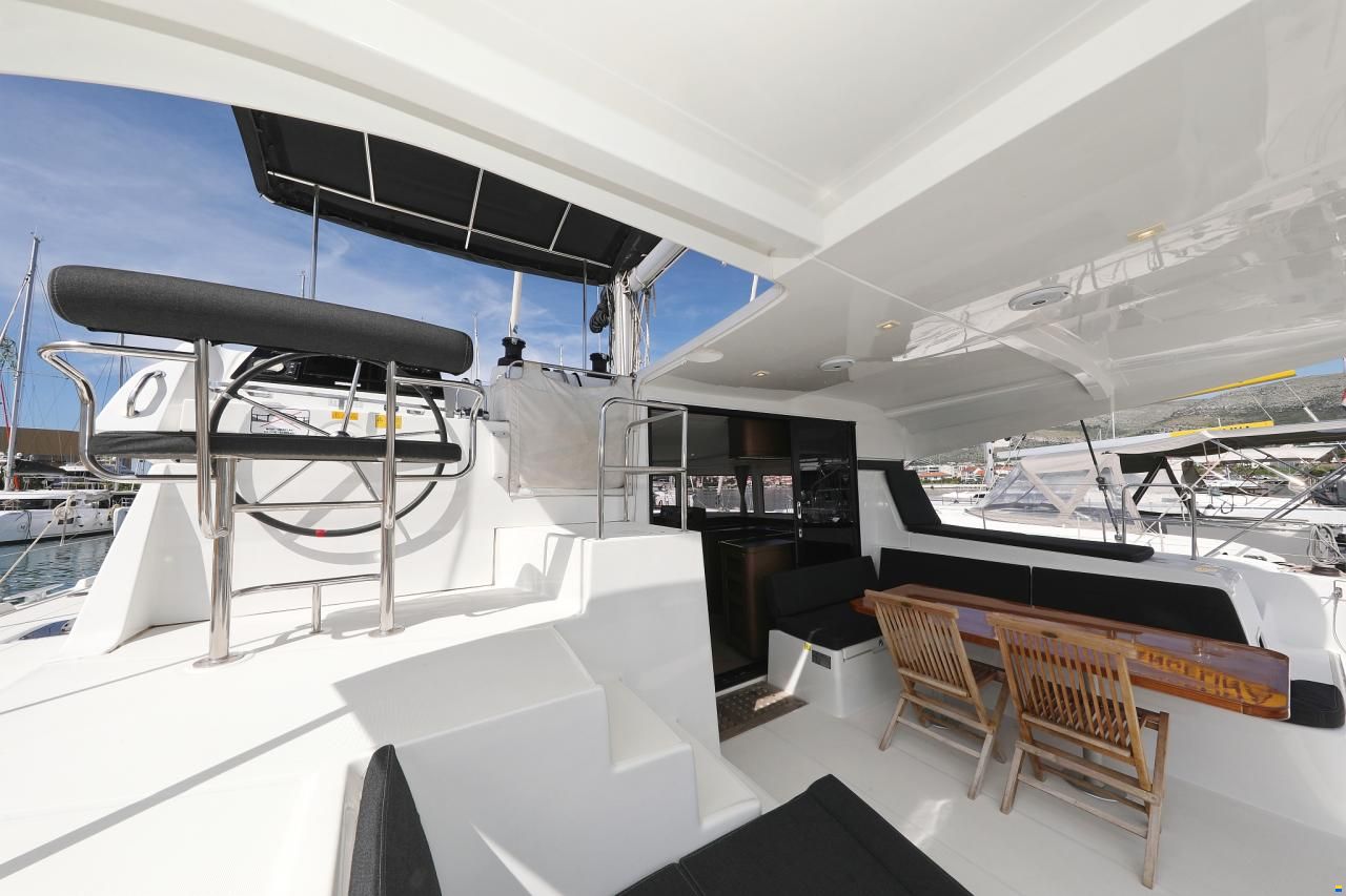 Lagoon 42