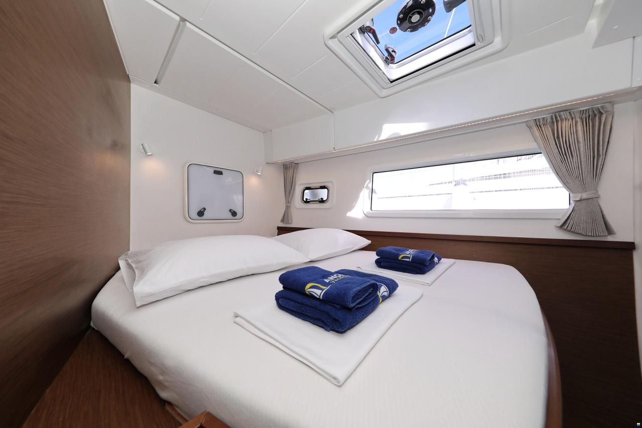 Lagoon 42